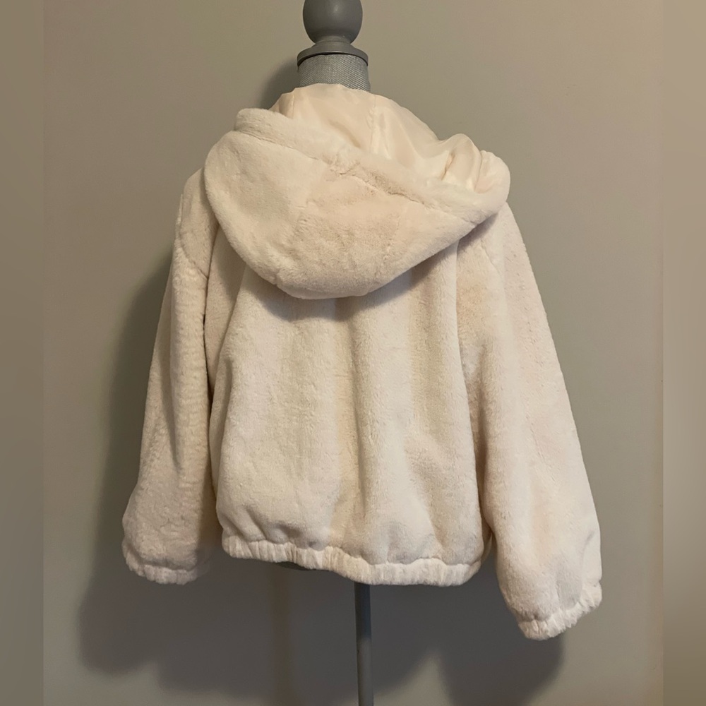 NWT American Eagle Outfitters Cream Teddy Jacket - Picture 2 of 3